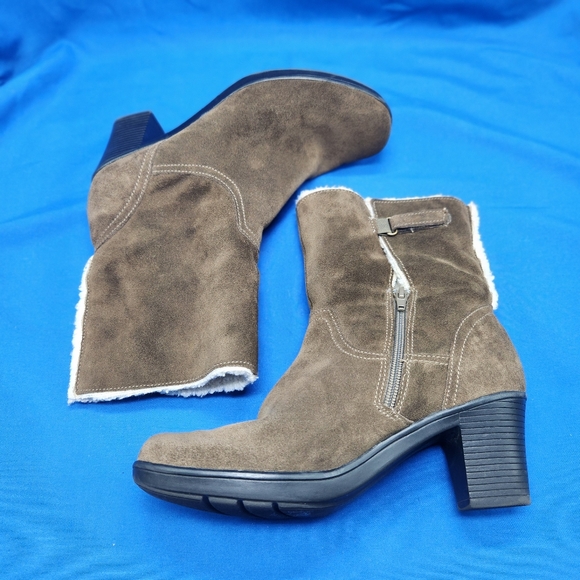 Clarks Bendables Olive Green Suede Boots with Faux Fur Lining- Mid Calf Size 8 - Picture 10 of 13